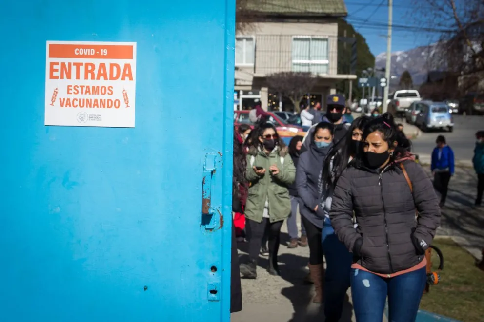 Aseguran que las personas de 30 a 45 años son las más reacias a vacunarse