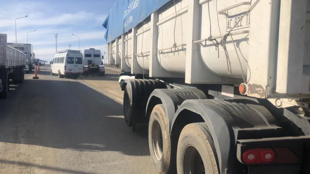 Camión perdió el acoplado cuando transitaba por ruta 40 y lo esquivaron de milagro 