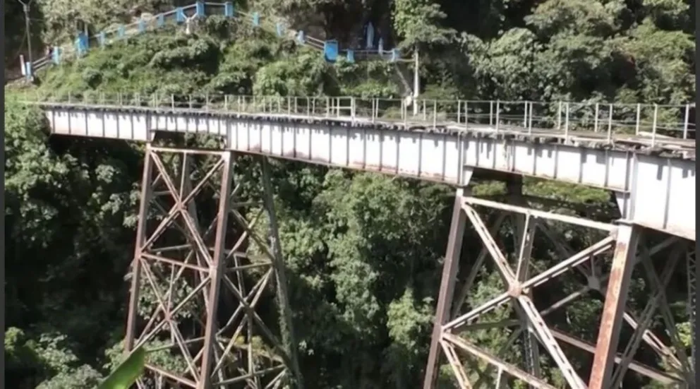 Murió haciendo bungee jumping: escuchó mal la señal y saltó al vacío sin cuerda