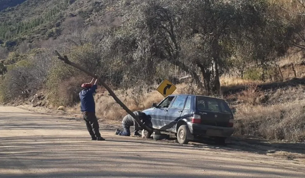 No dominamos el mundo porque no queremos: así cambiamos una rueda en Patagonia