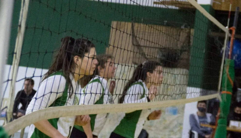 La nueva Liga de Vóley Municipal Gigantes de Dina Huapi tuvo su primera fecha