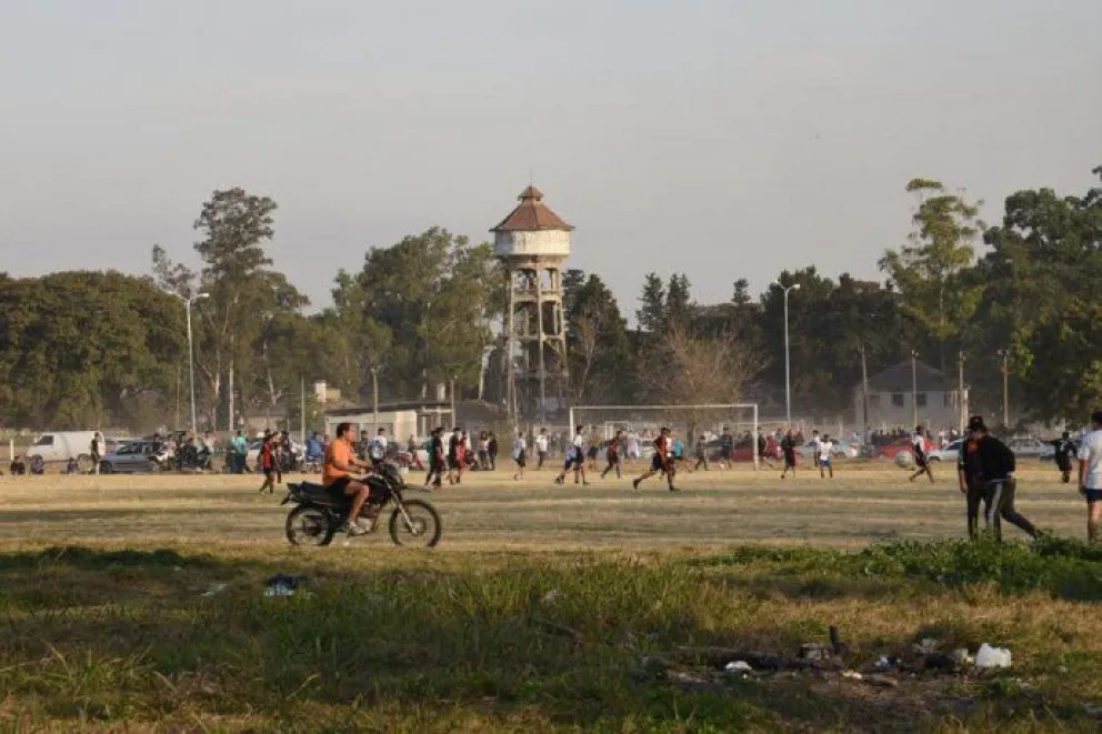 Un hombre murió mientras tenía sexo con una mujer en un descampado