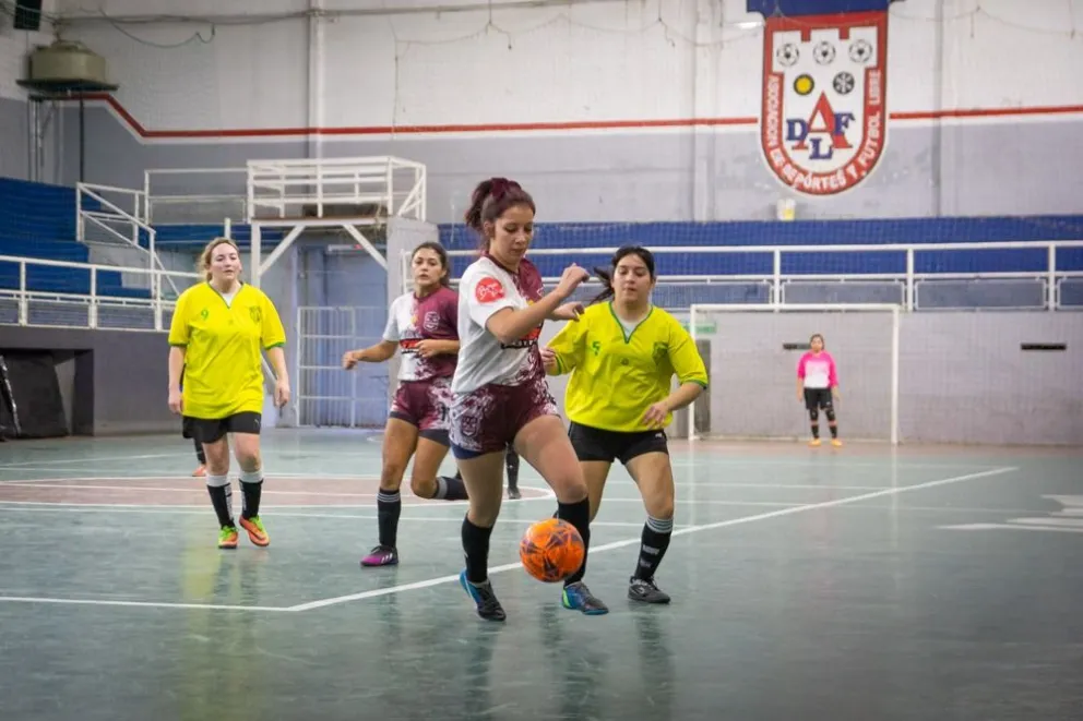 Las chicas del fútbol libre jugaron los partidos de ida y no hay nada definido