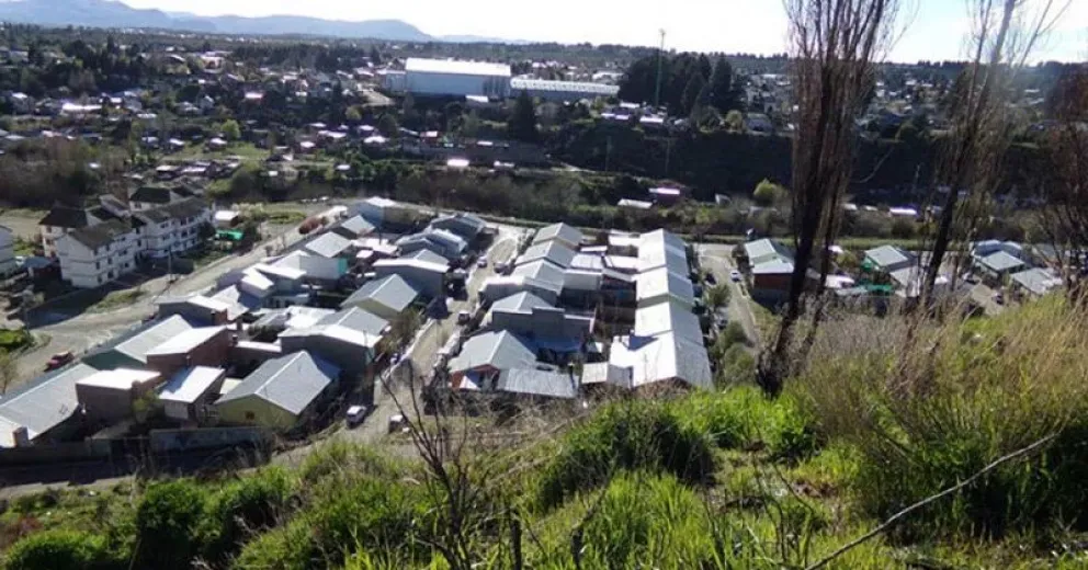 Areas de la comuna repararon la escalera de la calle Tiscornia 