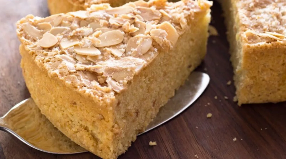 Prepará un bizcochuelo de almendras con sólo 5 ingredientes