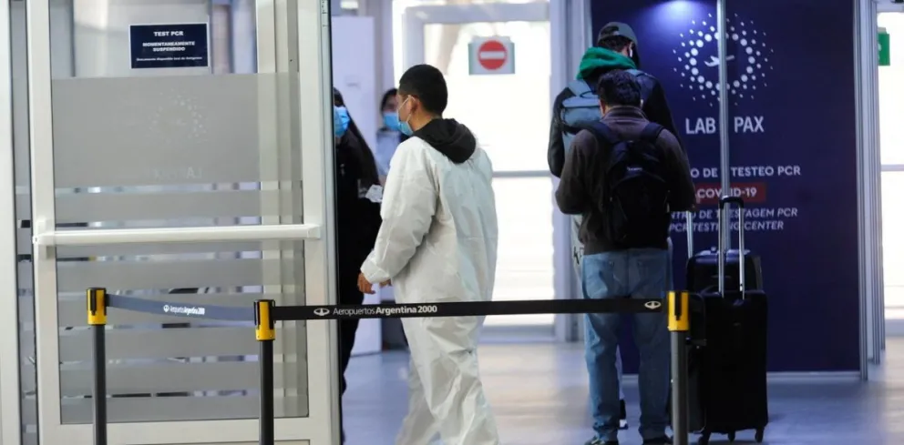 Un hombre volvió del exterior y contagió a 12 personas con la variante Delta