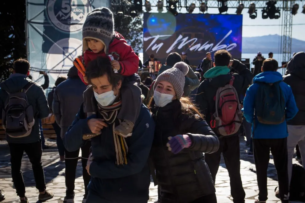 Con un espectacular día de sol, artistas locales brillaron en el escenario