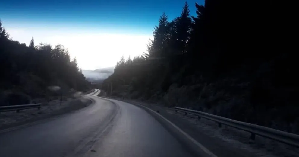 Piden transitar con extrema precaución por hielo en la zona de El Foyel  