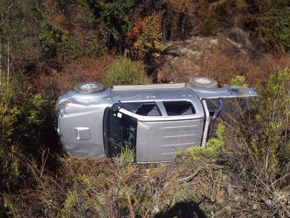 Una familia volcó en Ruta 40: resultaron ilesos