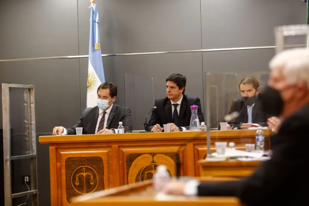 Funcionarios en la fiesta: a pesar de beber alcohol, volvieron conduciendo