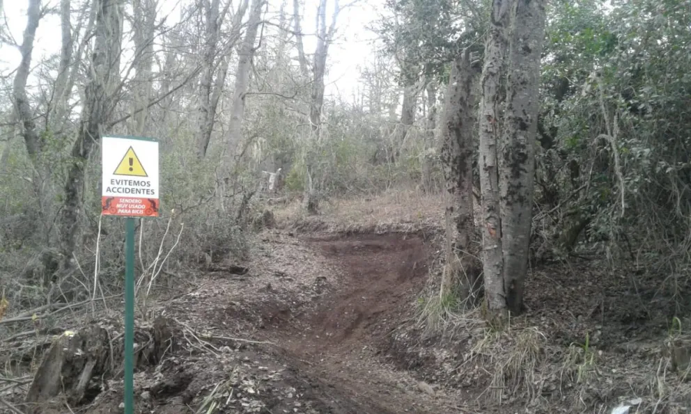 Ciclistas colocaron carteles para la convivencia segura con peatones