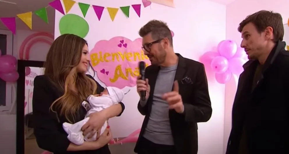 Pampita volvió a la TV y presentó a su hija Ana