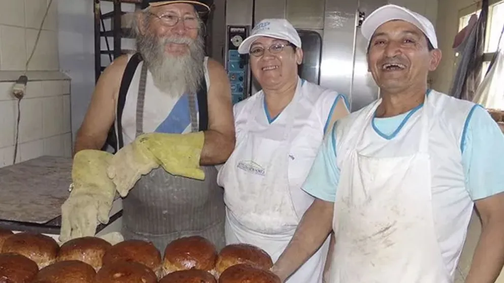 Carlos Romero, de lustrabotas a panadero