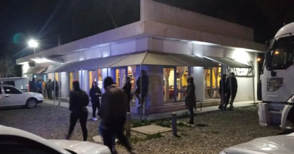 Dos bolsonenses fueron víctimas de un millonario y violento asalto en una parrilla de Trelew