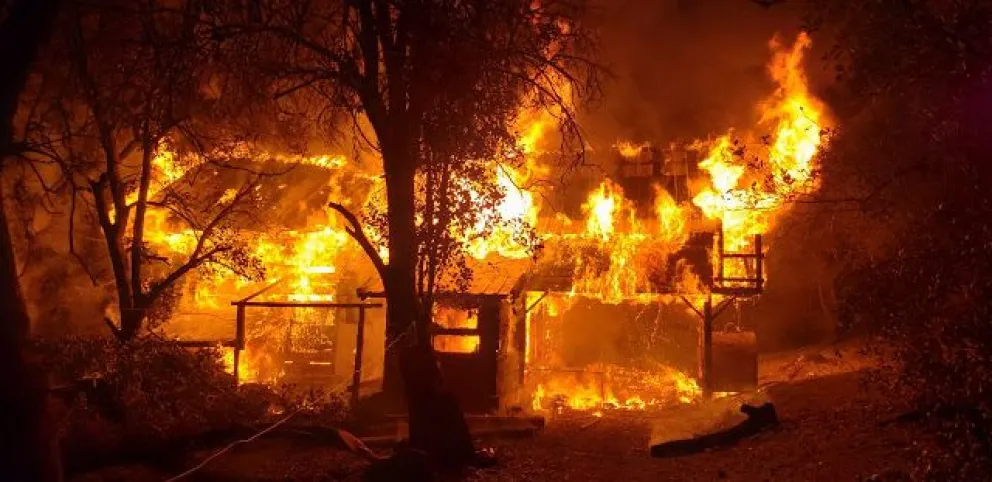 Voraz incendio en una vivienda de El Bolsón
