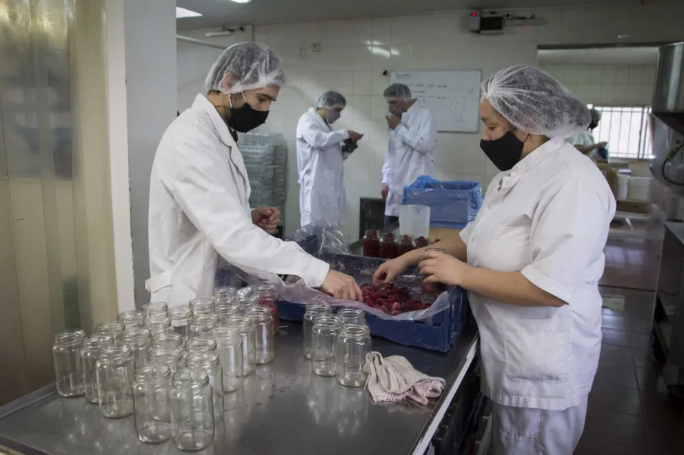 "La Península": La fábrica de dulces y chocolates que podría exportar a Europa