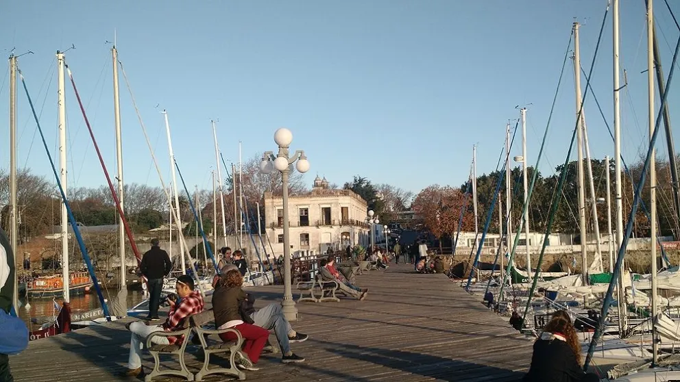 Uruguay abre las fronteras a extranjeros y evalúa vacunar a turistas