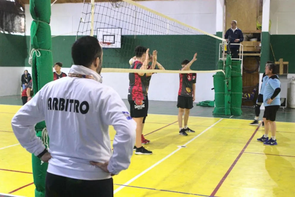 Gran jornada de vóley con la primera fecha masculina en Dina Huapi