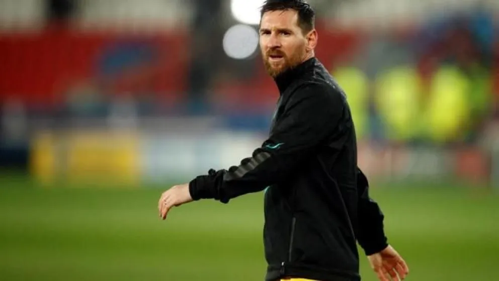 Messi viajó a París: expectativa en el estadio del PSG por la llegada del astro