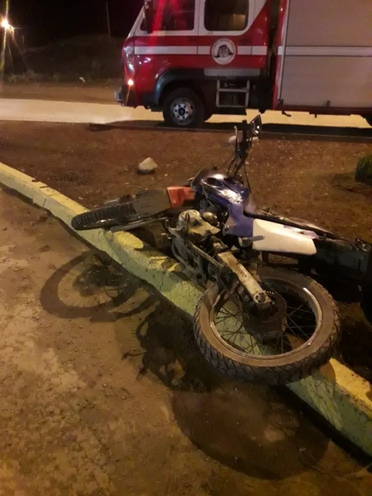 Derrapó con la moto y terminó hospitalizado
