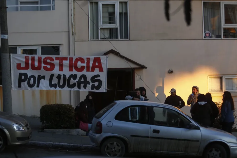 Fuertes acusaciones del abuelo de Lucas Caro a través de una carta pública