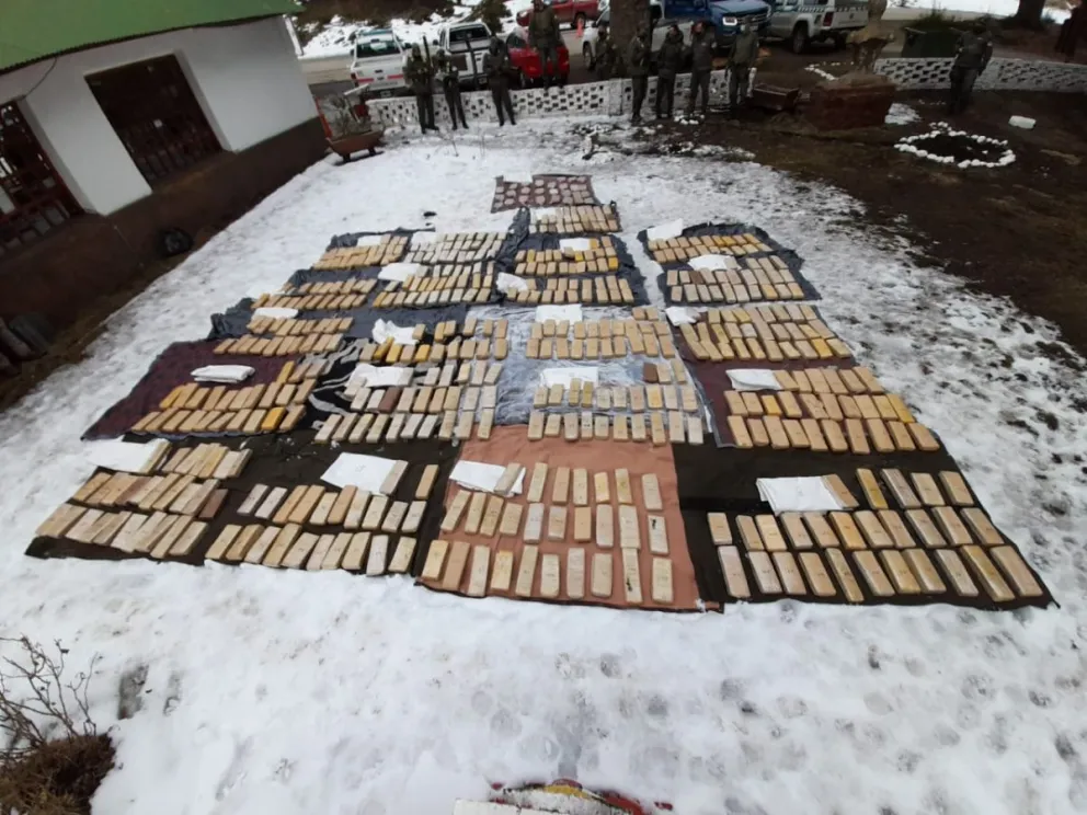 Secuestran, marihuana, cocaína y detienen a cinco personas