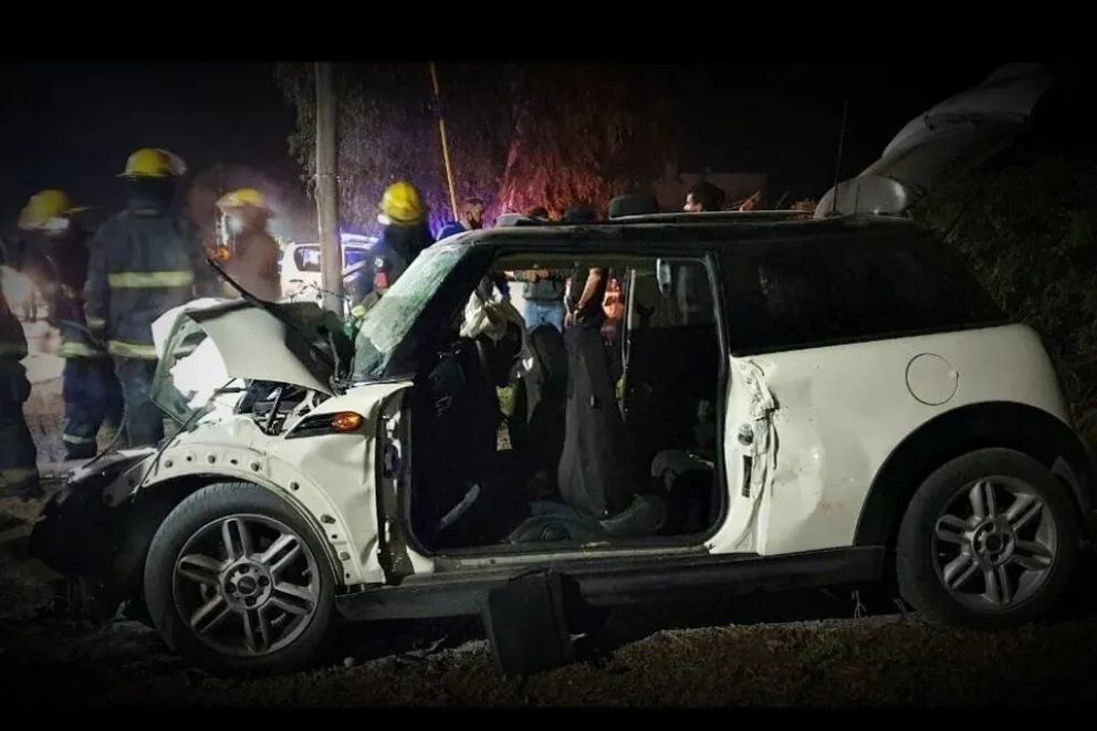 Violento choque provocó la muerte de dos jóvenes de 17 años y graves heridos