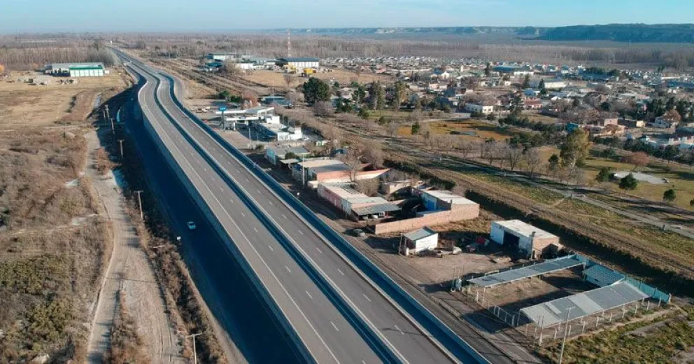El presidente llega a la provincia para inaugurar el tránsito en cuatro puentes