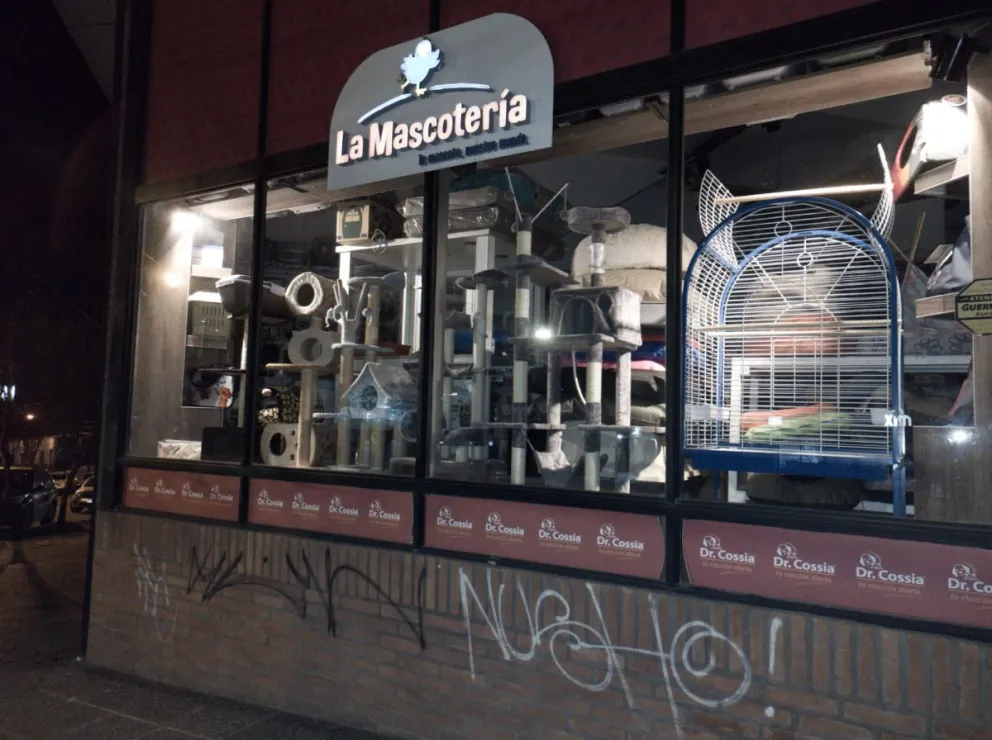 La estación de trenes, blanco de los "graffiteros" de turno