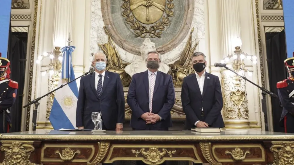 Asumieron Taiana y Zabaleta como nuevos ministros de Defensa y Desarrollo Social 