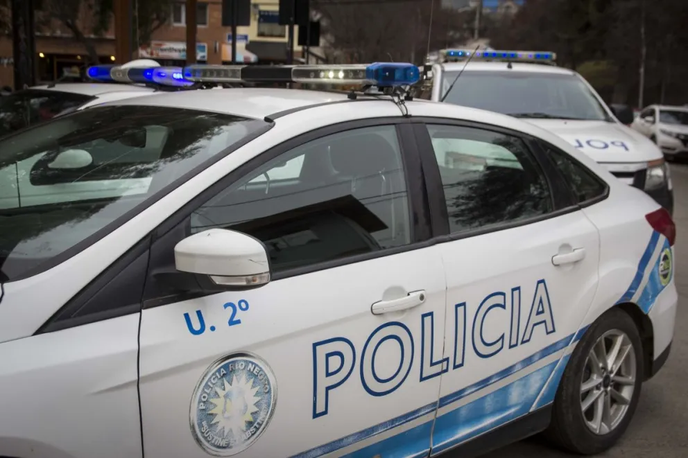 Una menor sufrió una fractura al colisionar la moto en la que circulaba con una camioneta