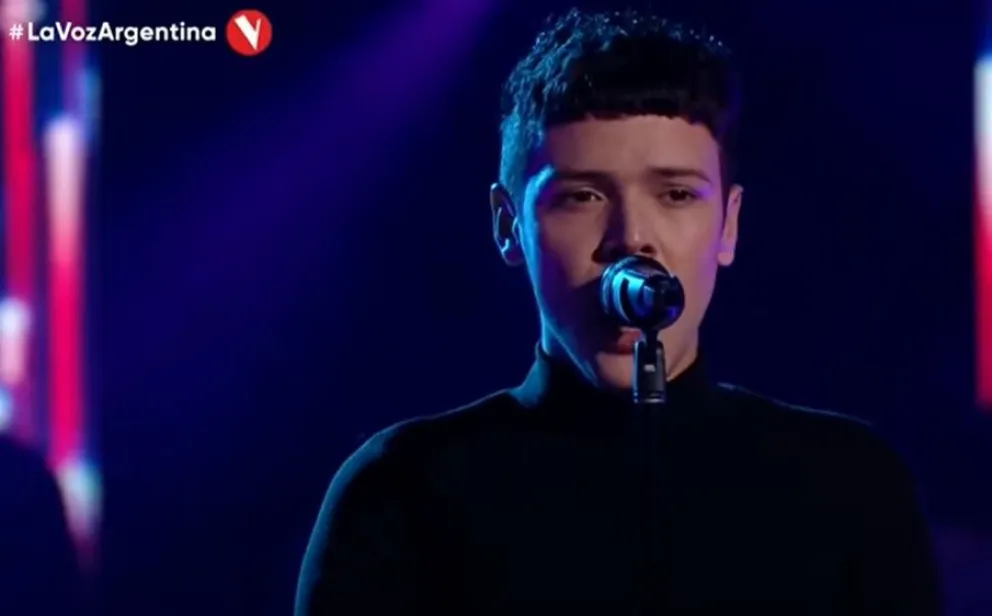 Santiago Borda volvió al escenario de La Voz con un tema de Valeria Lynch