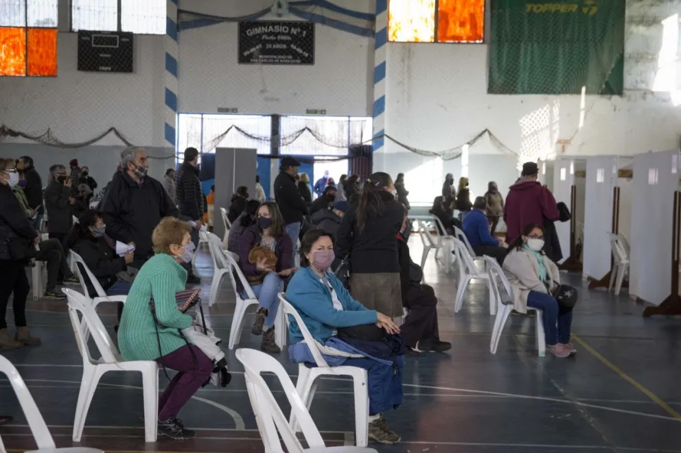 Informan que más del 90% de los convocados aceptó colocarse la segunda dosis combinada