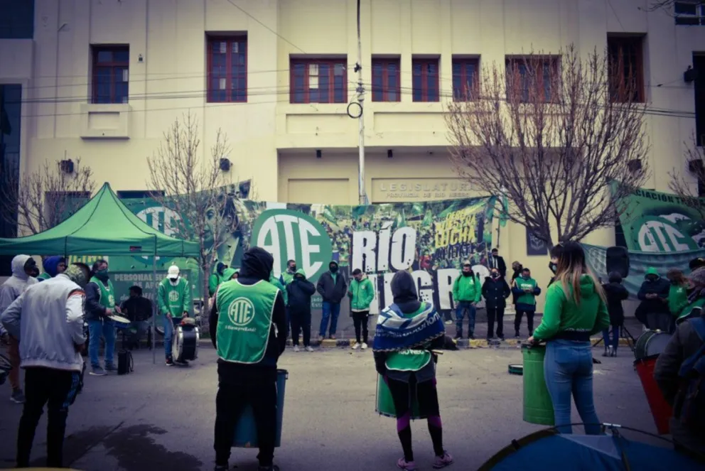 Pase a planta: Con ATE en la puerta, la Legislatura aprobó la estabilidad