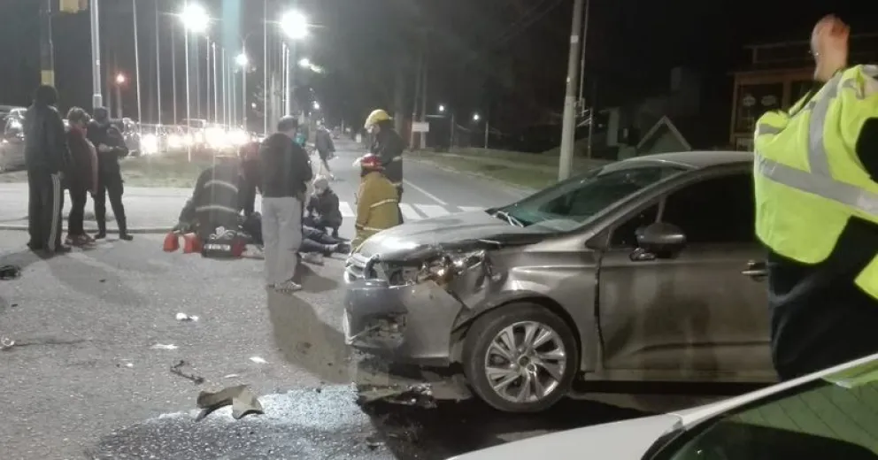 Sufrió heridas leves el conductor de la moto que chocó un auto