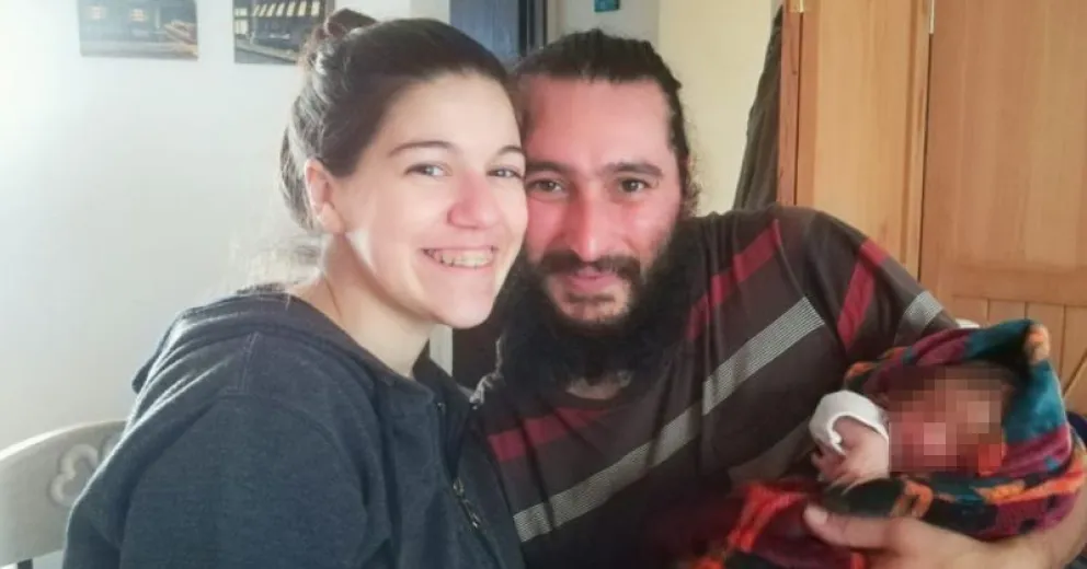 No le permiten a una madre ponerle su apellido compuesto al hijo  