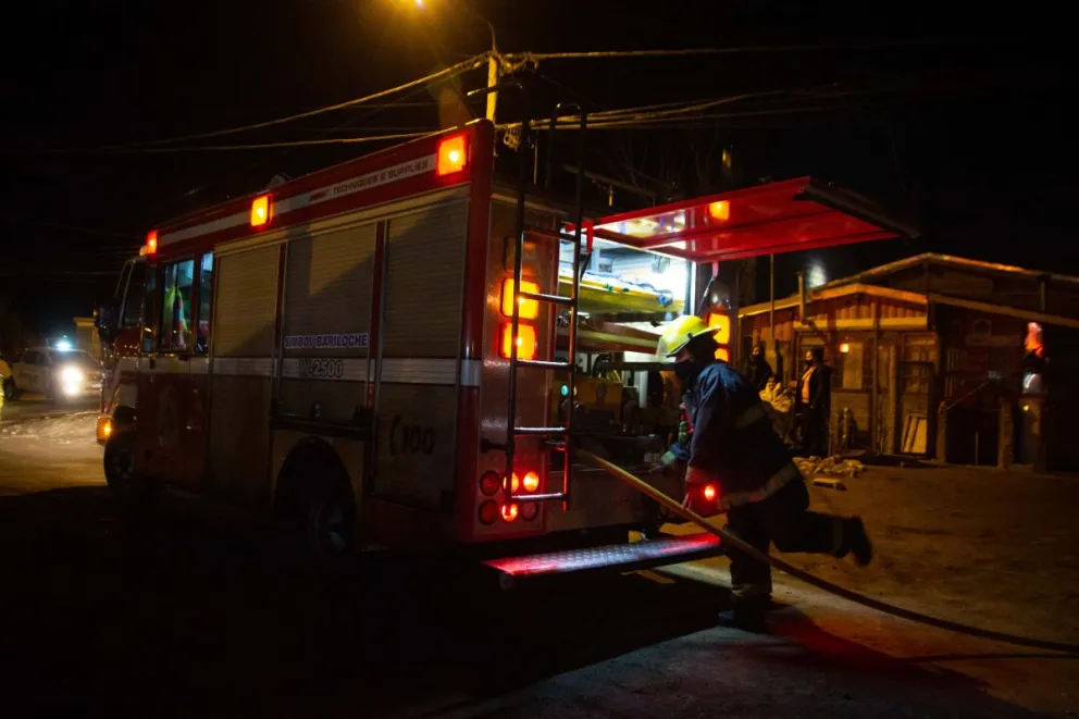 Principio de incendio en un quincho del barrio Nueva Esperanza