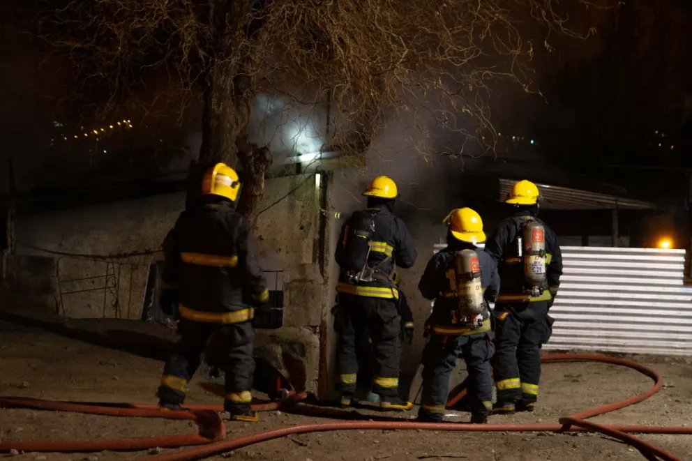 Otra vivienda fue completamente devorada por el fuego durante esta madrugada  