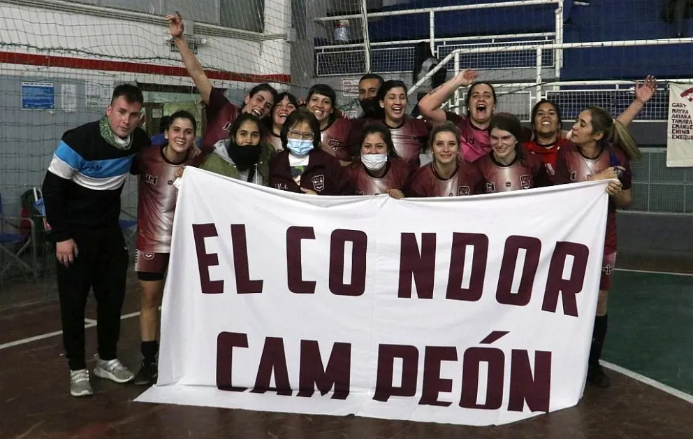 Hubo varias vueltas en el gimnasio del barrio La Cumbre