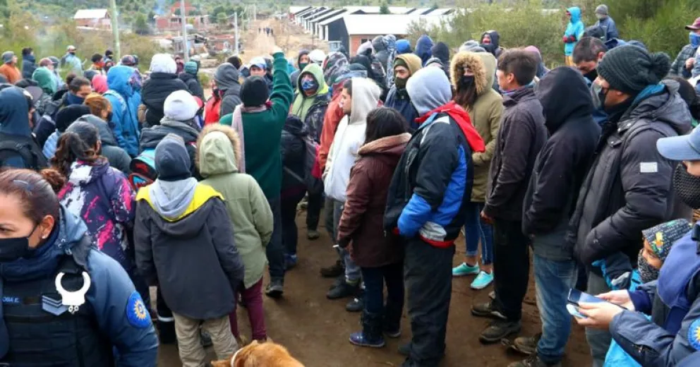 Las familias que se instalaron al pie del Otto se resisten al desalojo