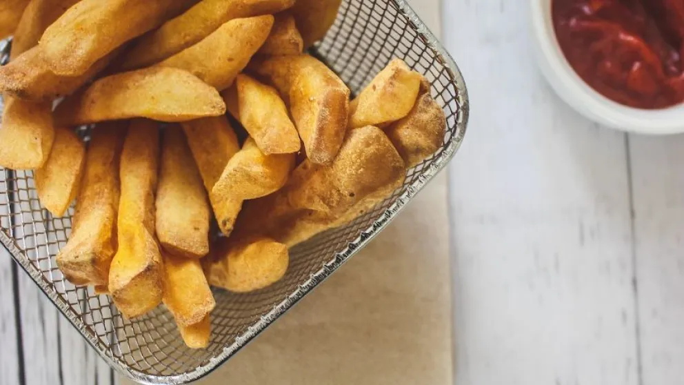 Sin aceite y deliciosas: prepará estas papas fritas “no fritas”   