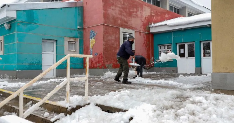 Hoy no hay clases presenciales en el turno mañana por el pronóstico de nieve  