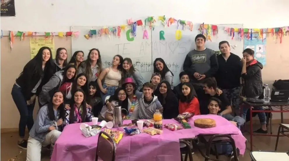 Jóvenes de la Escuela de Hotelería y Gastronomía hacen libro de alimentación saludable