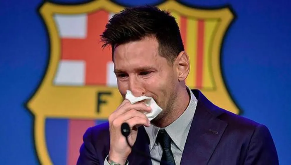 Subastan en MercadoLibre el pañuelo que usó Messi en su despedida del Barcelona