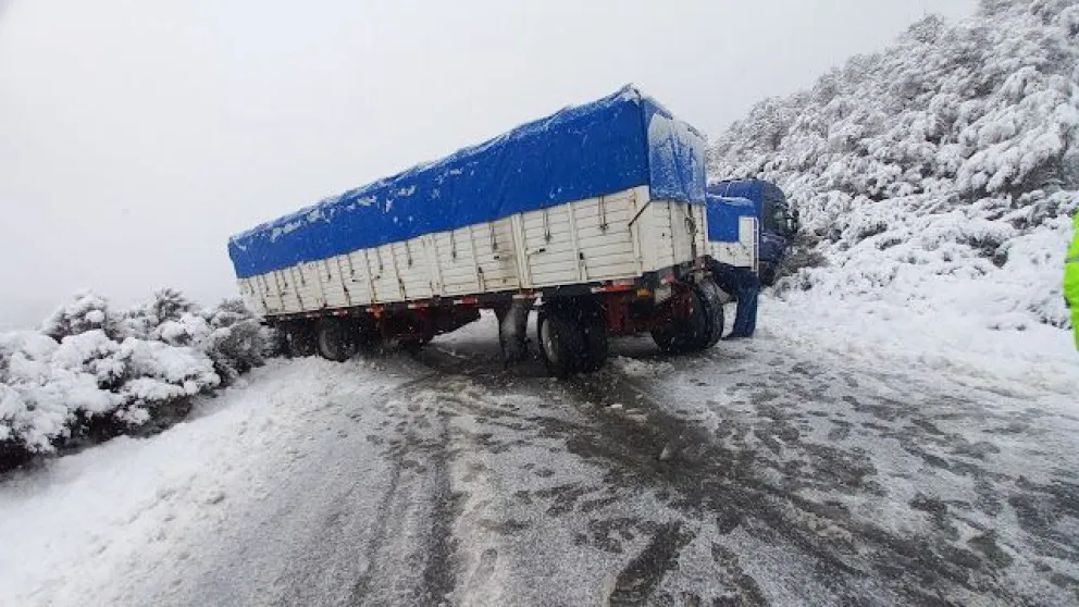 La nieve generó accidentes en Ruta 40 camino a El Bolsón