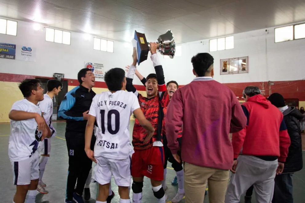 San Esteban en Cuarta y Luz y Fuerza en Tercera dieron la vuelta