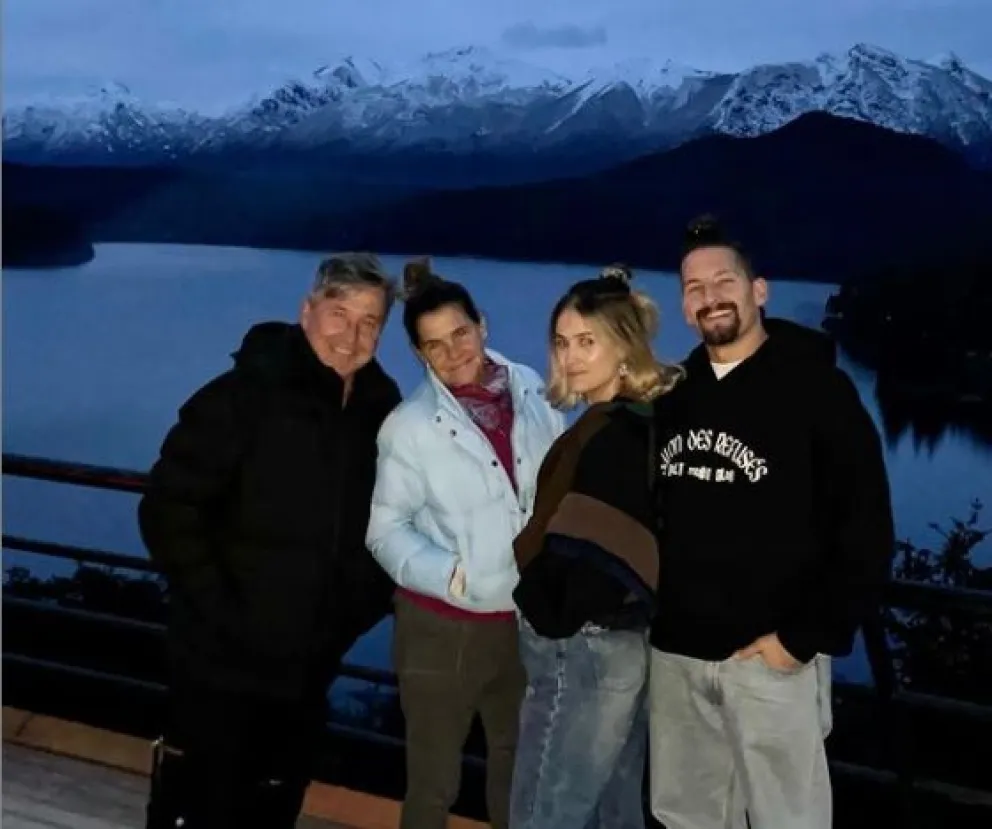 Ricardo Montaner se deleita con la nieve barilochense junto a su familia
