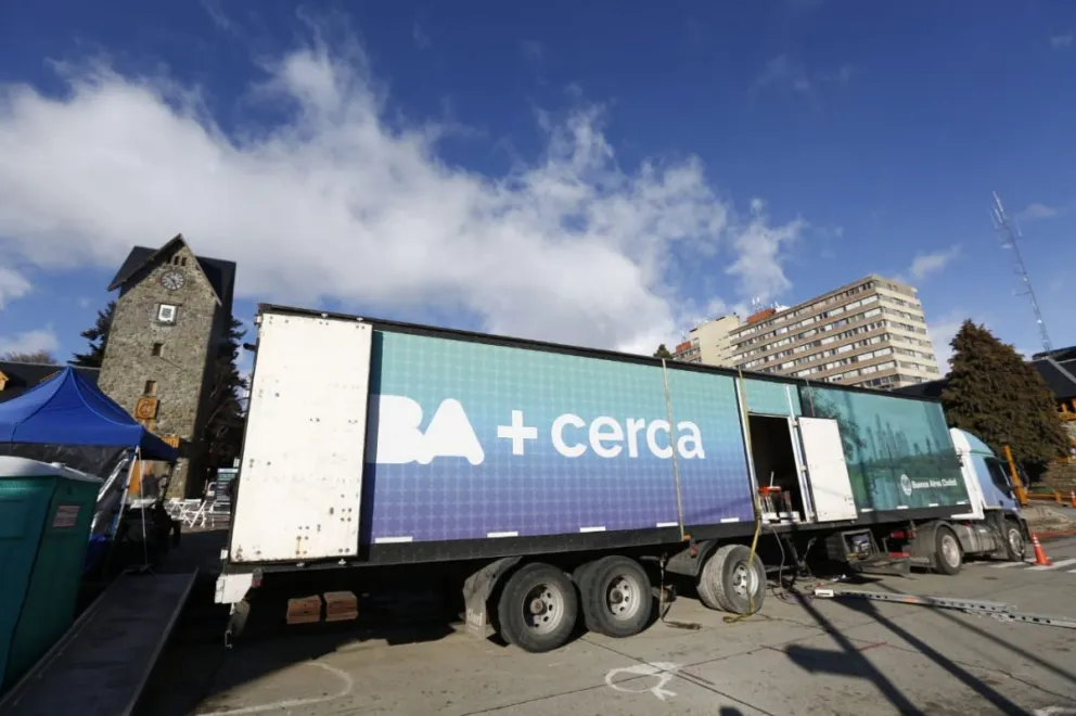 El camión de promoción turística de Buenos Aires está hasta las siete de la tarde  