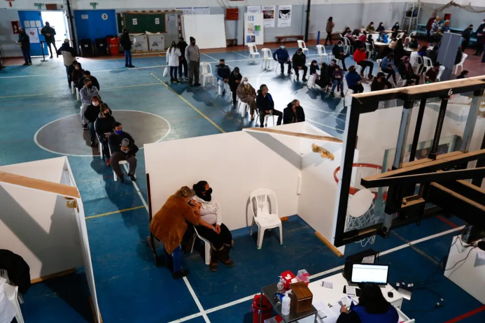 Vacunación abierta para pacientes de 12 a 17 años con factores de riesgo, mayores de 18 y embarazadas