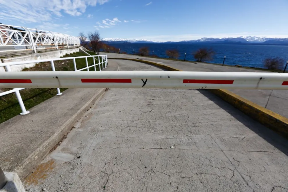 Comenzó a funcionar solo el sector superior del estacionamiento del puerto